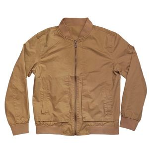 Unisex unbranded lightweight jacket.